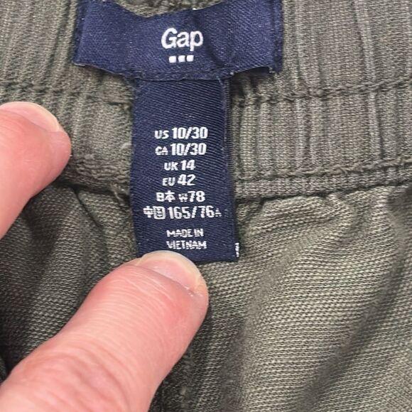 Gap | Casual Olive Green Women’s Summer Shorts - Picture 8 of 15